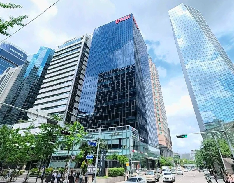 BNK금융타워(삼성생명 여의도빌딩) 외관